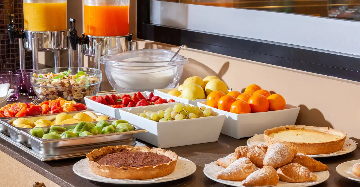 Truques dos hotéis para você comer menos no café